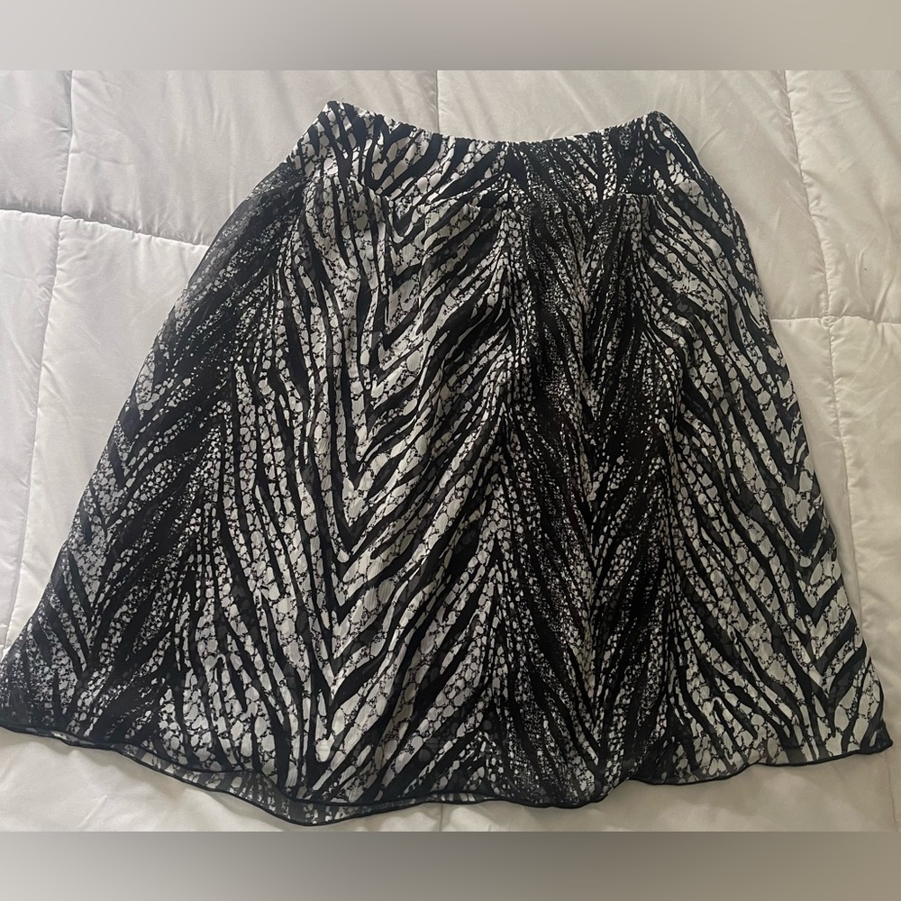 Chicos Stretch Zebra Print Skirt Size Small Lined Elastic Waist Business Casual